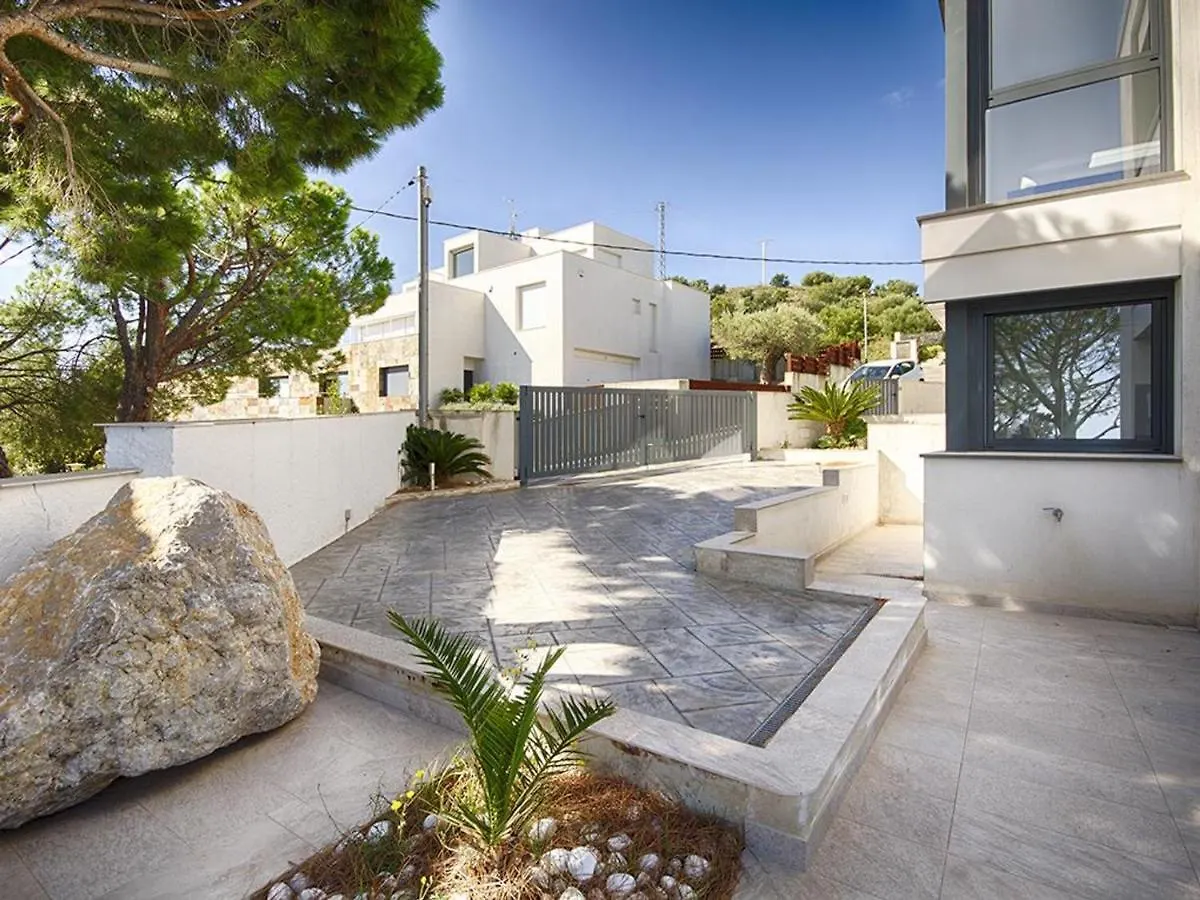 Myfenolleda B - Preciosa Casa En Grifeu Con Piscina Compartida Y Parking - Es-228-126 Villa Llanca Holiday home